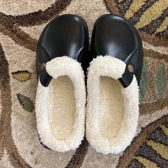 NWT! Clogs with fleece - Picture 2 of 6